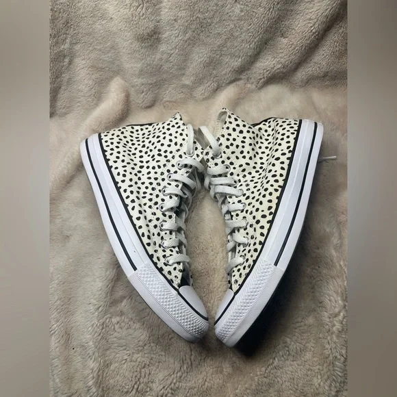 Converse high-top sneakers are the "Welcome to the Wild” womens size 10 - Picture 5 of 7